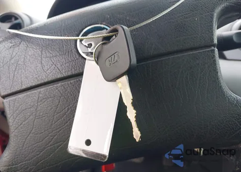 2000 Mercury Cougar V6 from USA, damaged, VIN 1ZWFT61L2Y5647505